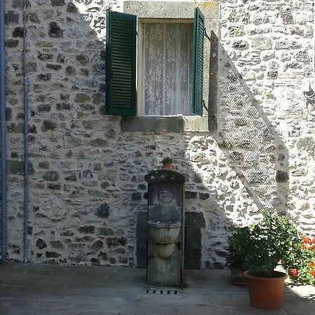 The Roses House Apartment Minucciano